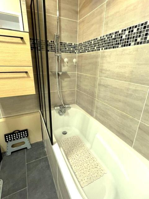 Appartement Familial Pour 6 Adultes Et 5 Enfants A 10 Min De Disney Баї-Роменвільє Екстер'єр фото
